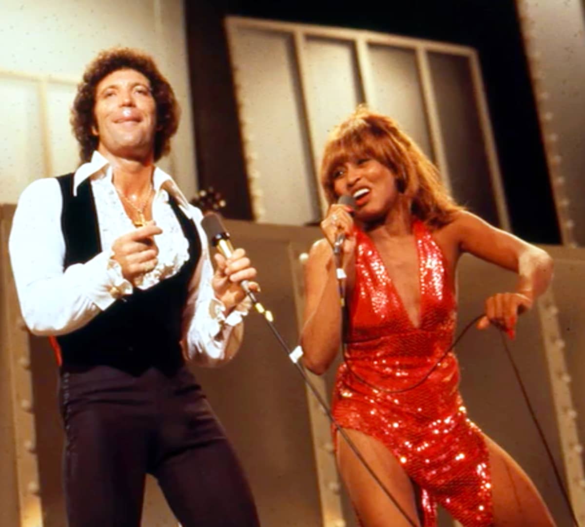 Tina Turner & Tom Jones - Live at Warner Theatre