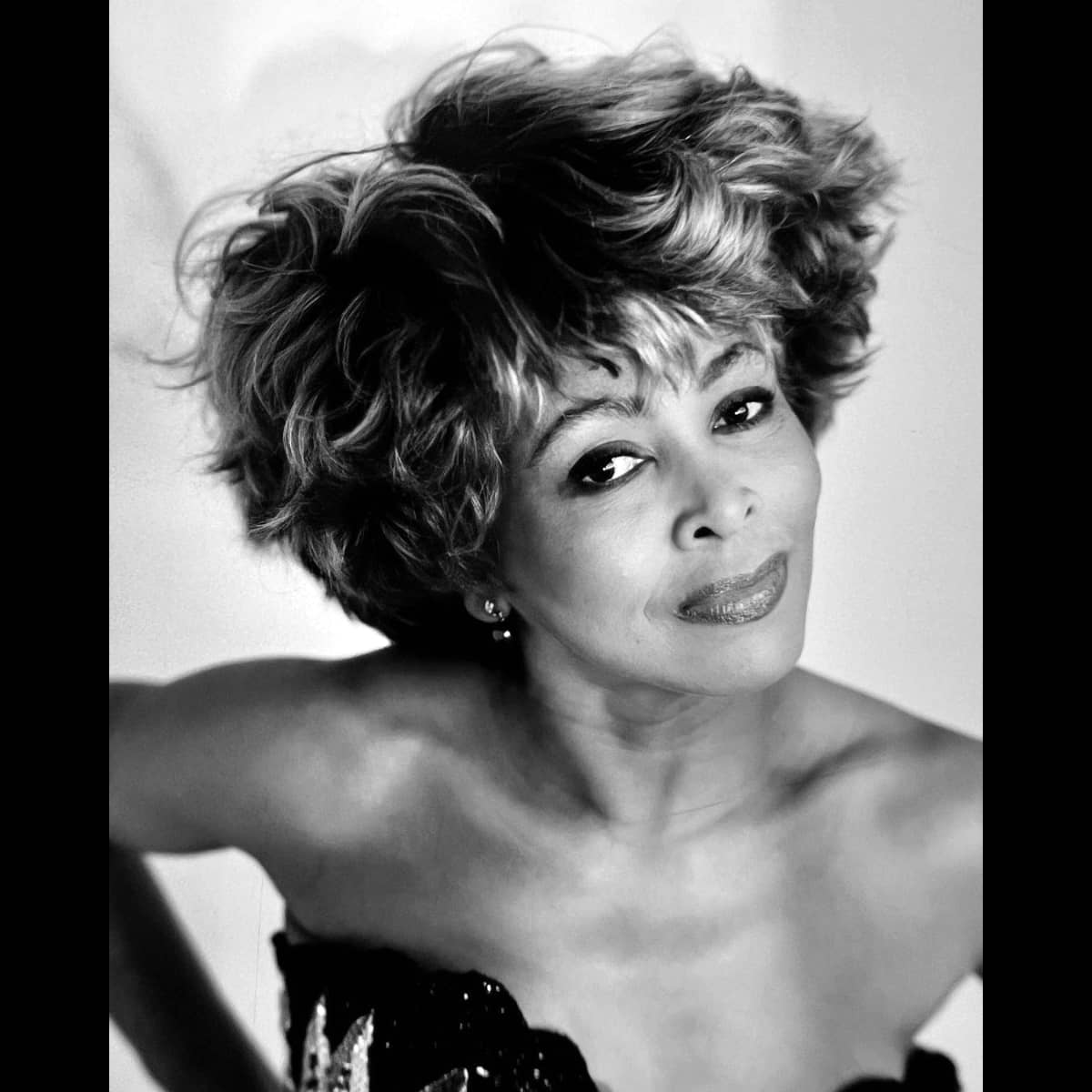 Tina Turner - Essence - Magazine